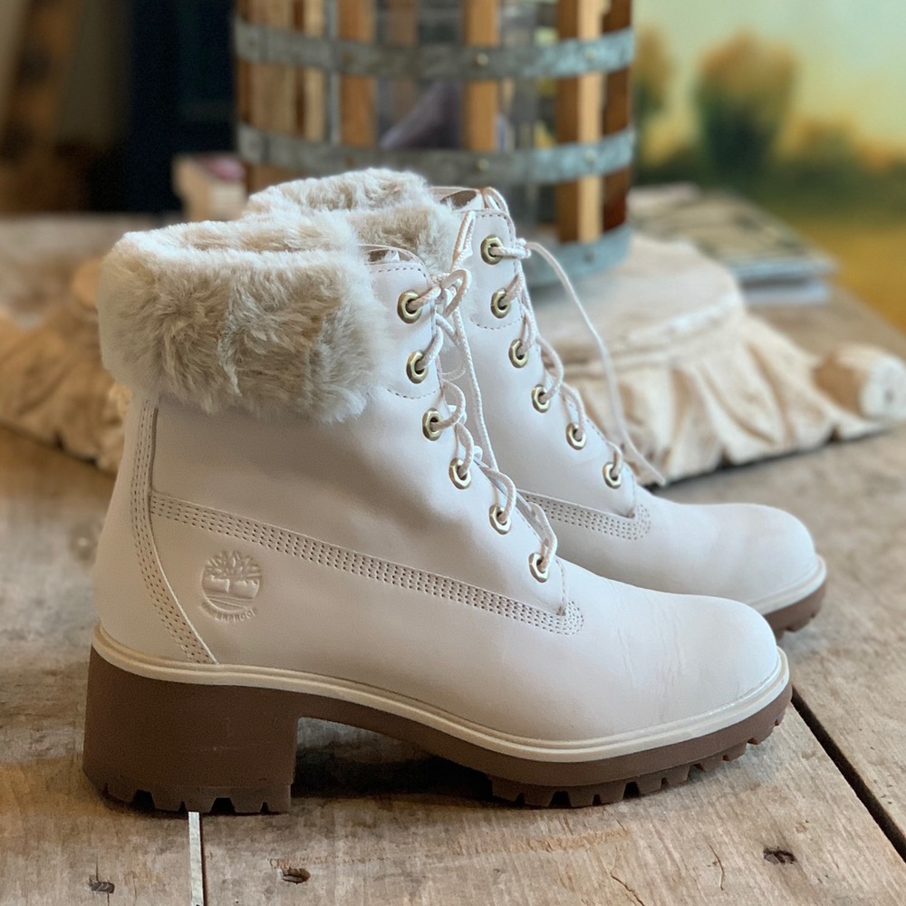 Timberland Boots Women’s White Fur Winter Lace Up Booties Size 9